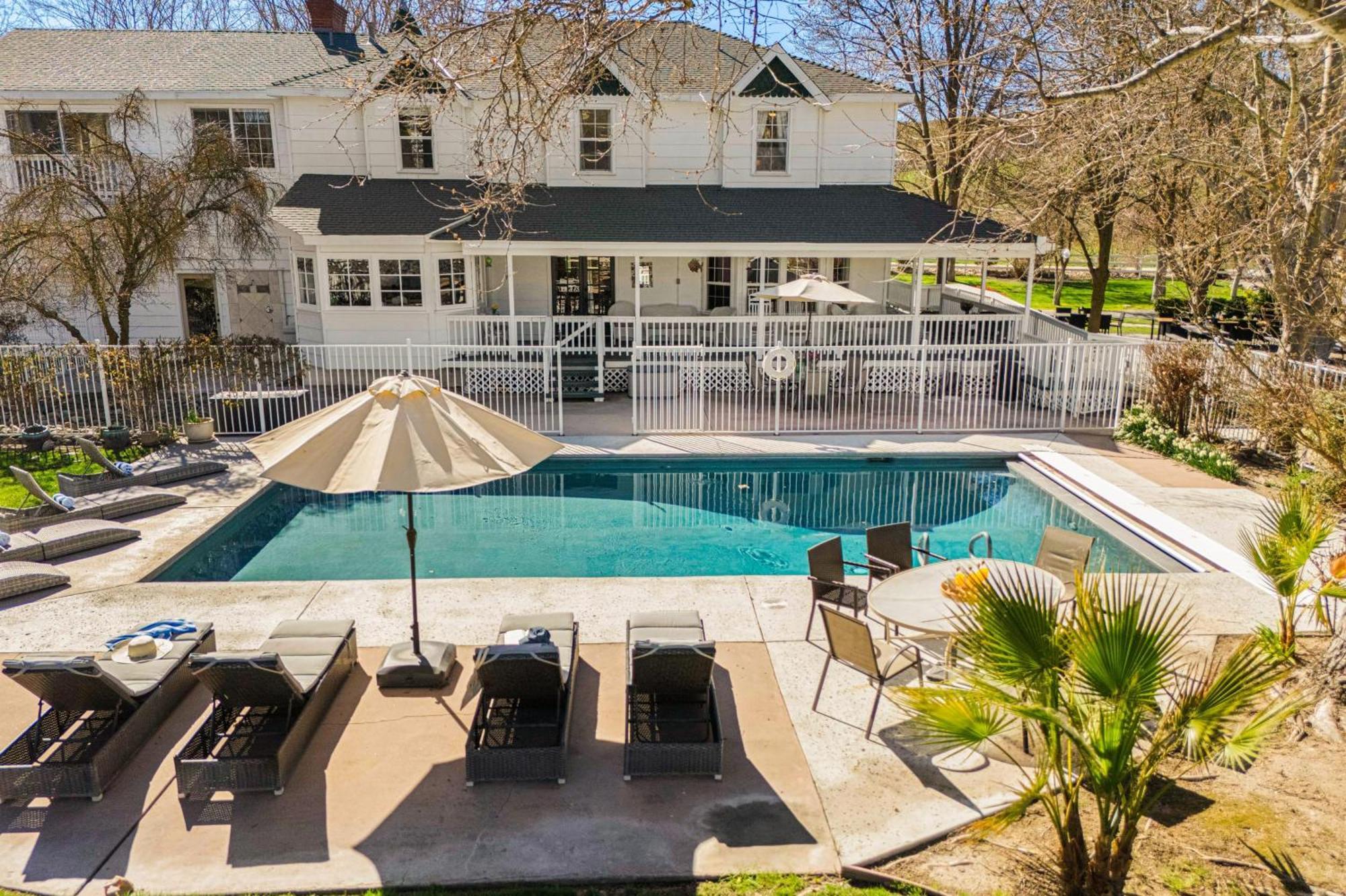 Victorian Manor In Paso Robles Wine Country Pool Hot Tub Firepit Tennis Court Sleeps 28 المظهر الخارجي الصورة